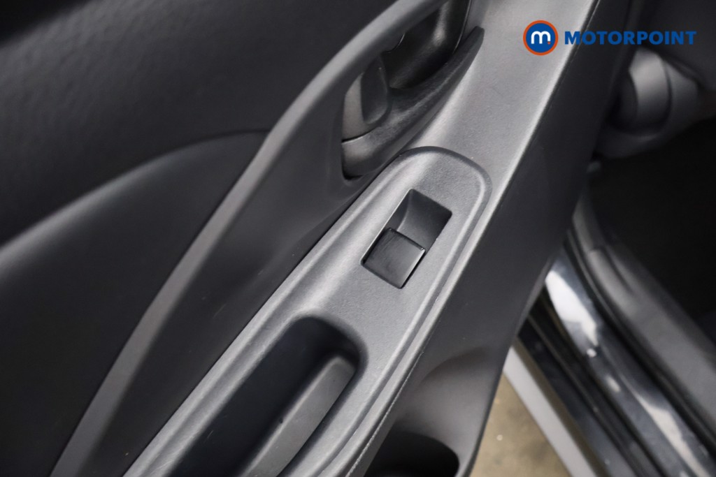 Used Toyota Yaris 2024 for sale - 78067697: Photo 35