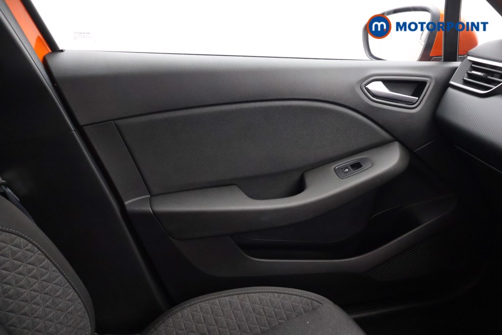 Used Renault Clio 2019 for sale - 76862712: Photo 15