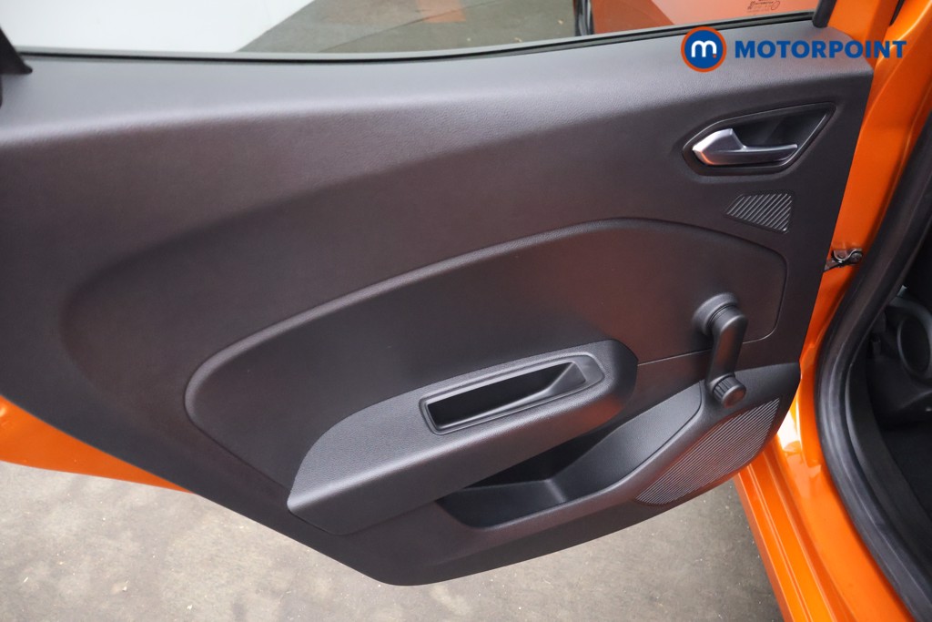 Used Renault Clio 2019 for sale - 76862712: Photo 25