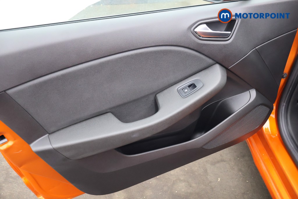 Used Renault Clio 2019 for sale - 76862712: Photo 27