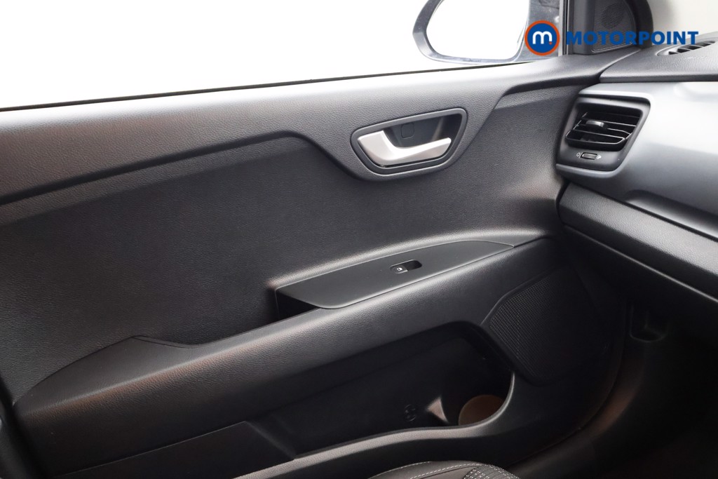 Used Kia Stonic 2023 for sale - 77421106: Photo 19