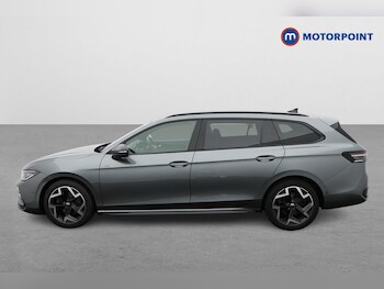 Used Volkswagen Passat 2024 for sale - 77819905: Photo