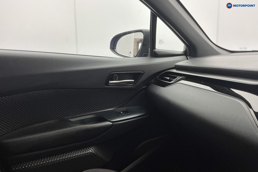 Used Toyota C-HR 2019 for sale - 78012102: Photo 30