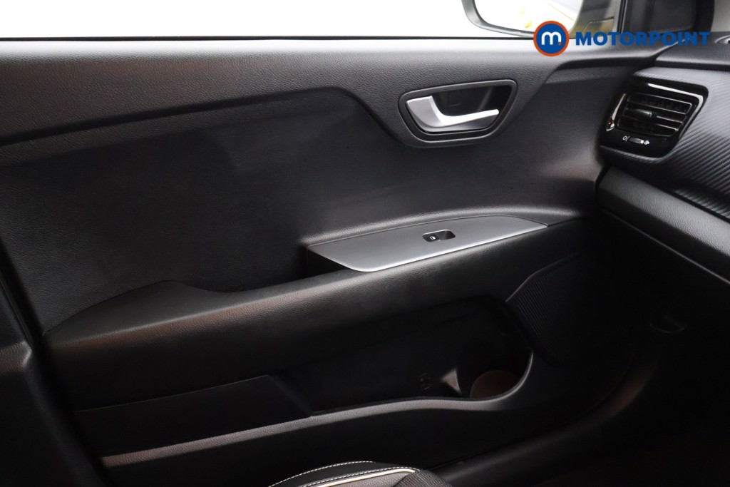 Used Kia Stonic 2023 for sale - 76491615: Photo 16