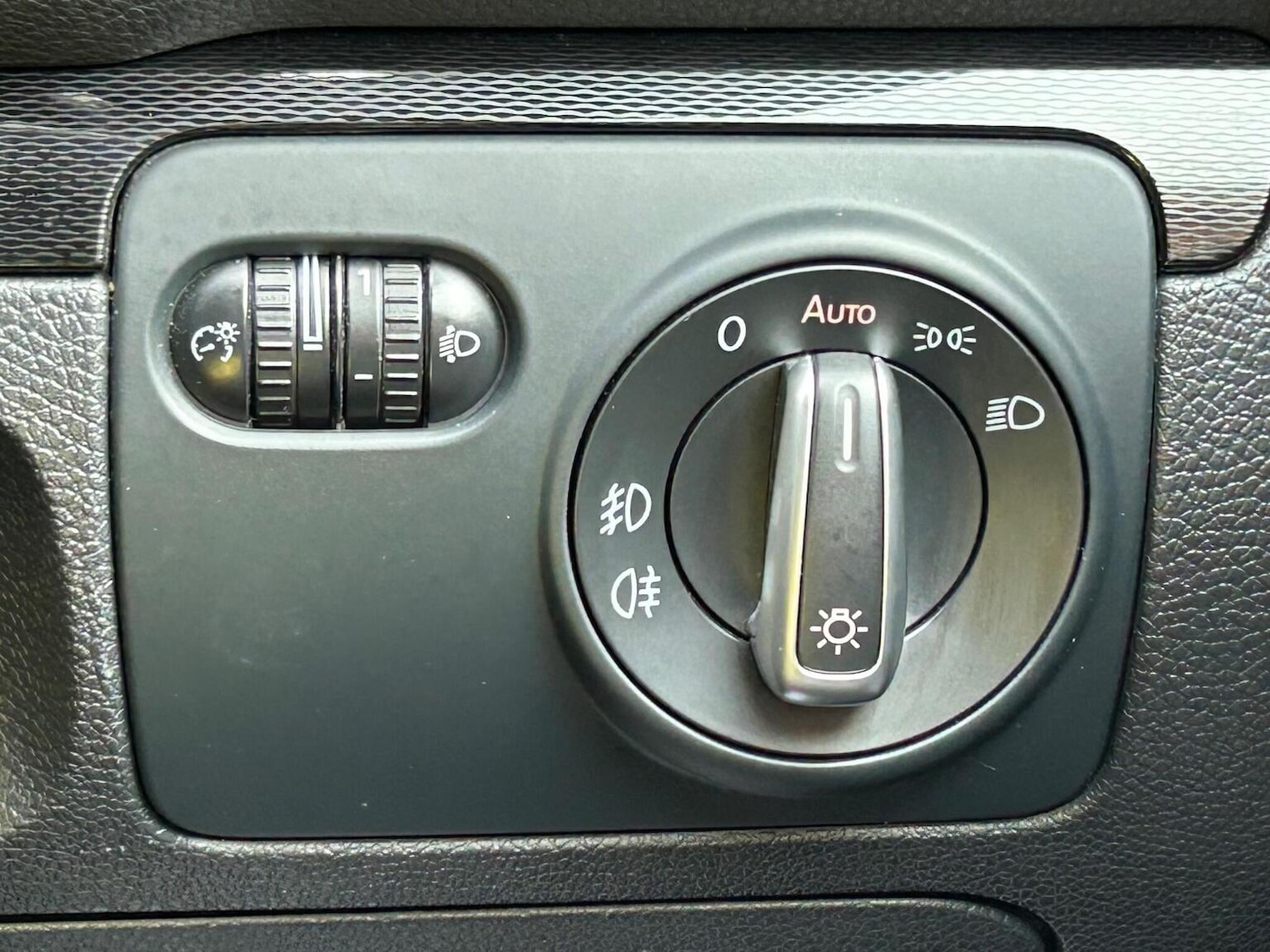 Used Volkswagen Scirocco 2017 for sale - 76497472: Photo 32