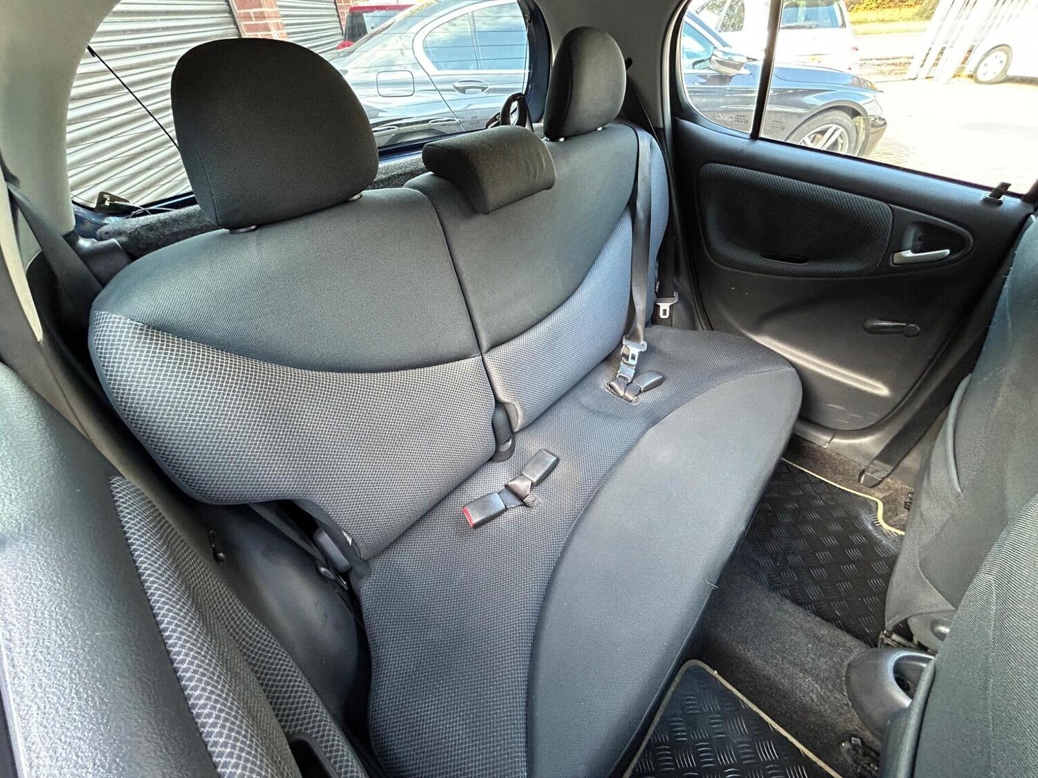 Used Toyota Yaris 2004 for sale - 76497414: Photo 19