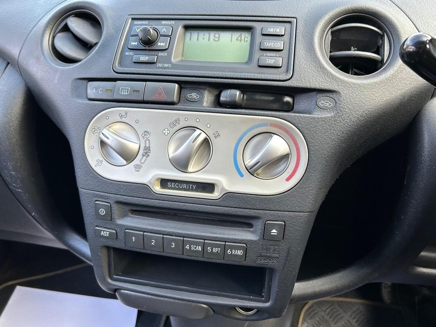 Used Toyota Yaris 2004 for sale - 76497414: Photo 27