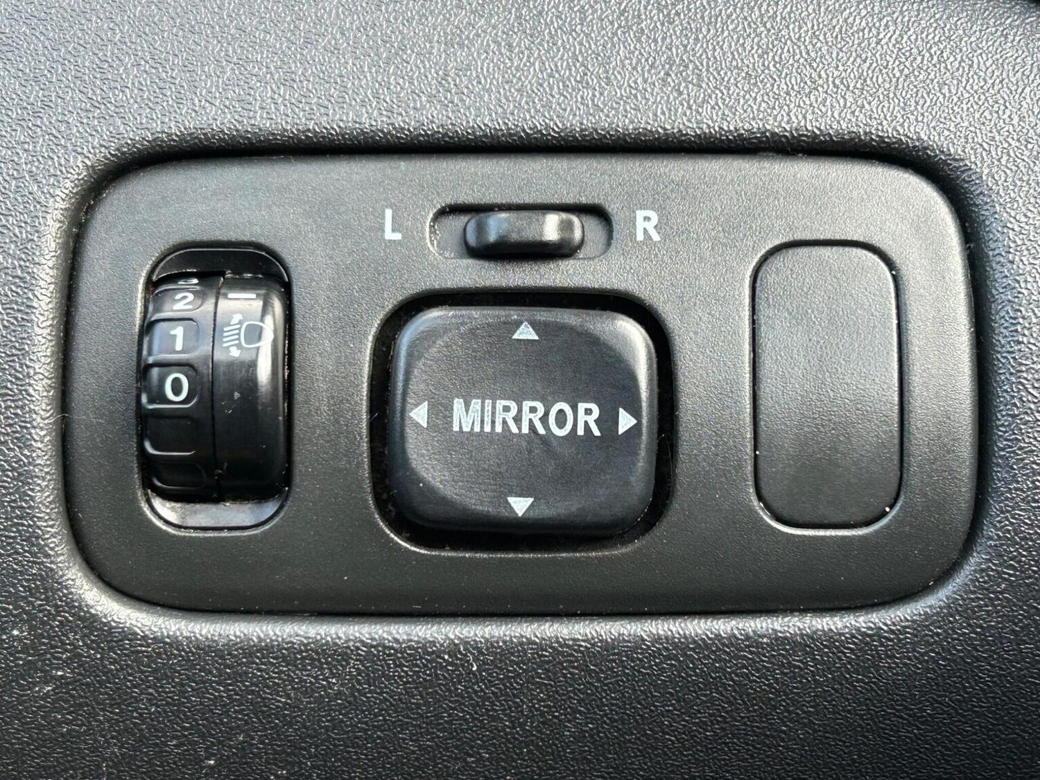 Used Toyota Yaris 2004 for sale - 76497414: Photo 32