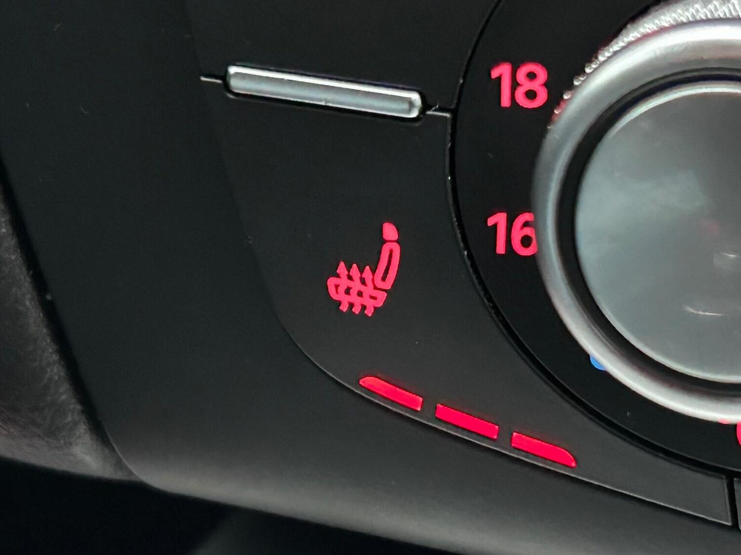 Used Audi A6 Avant 2014 for sale - 77639004: Photo 32