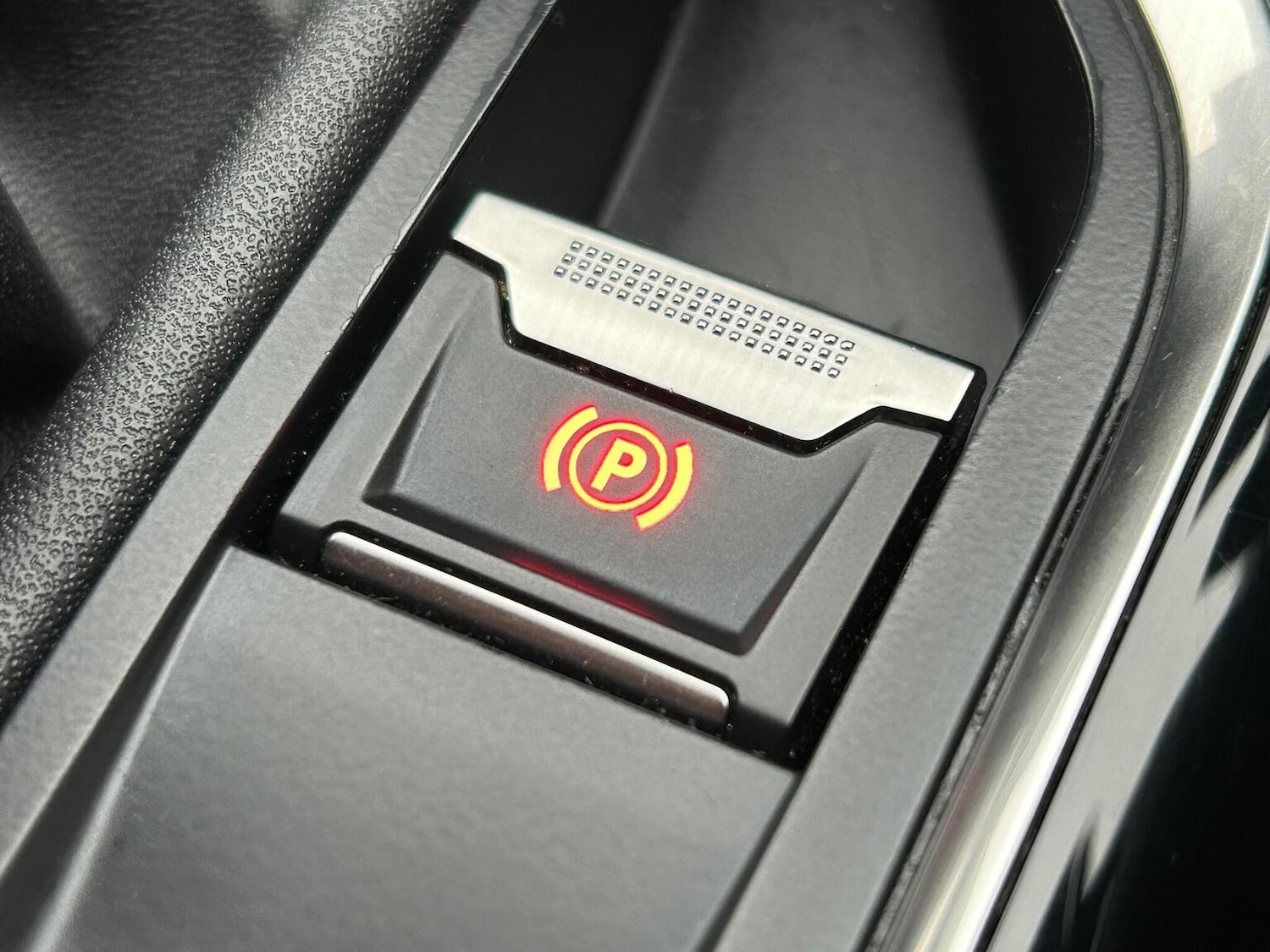 Used Peugeot 3008 2017 for sale - 77201220: Photo 39