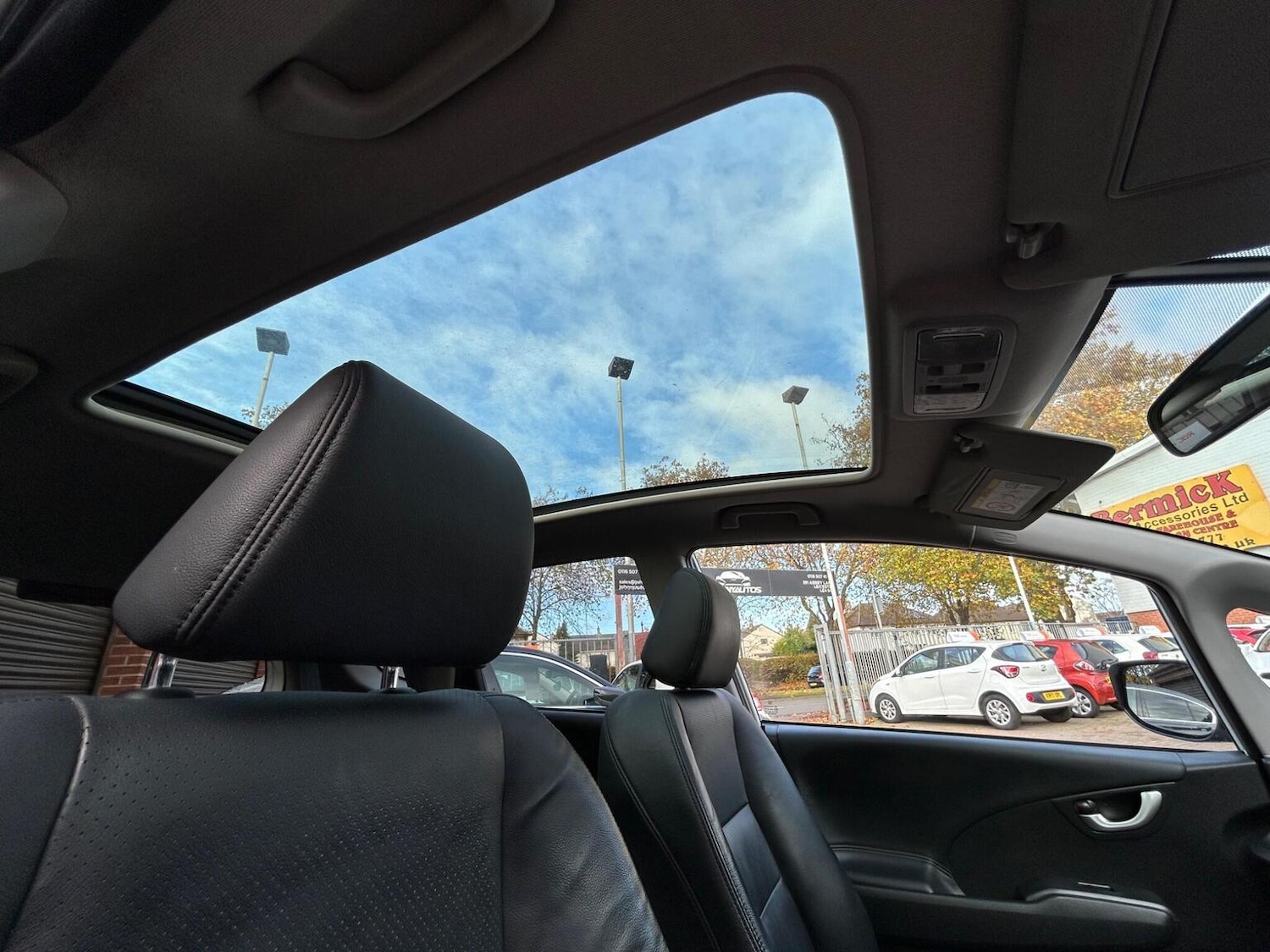 Used Honda Jazz 2015 for sale - 76497525: Photo 22