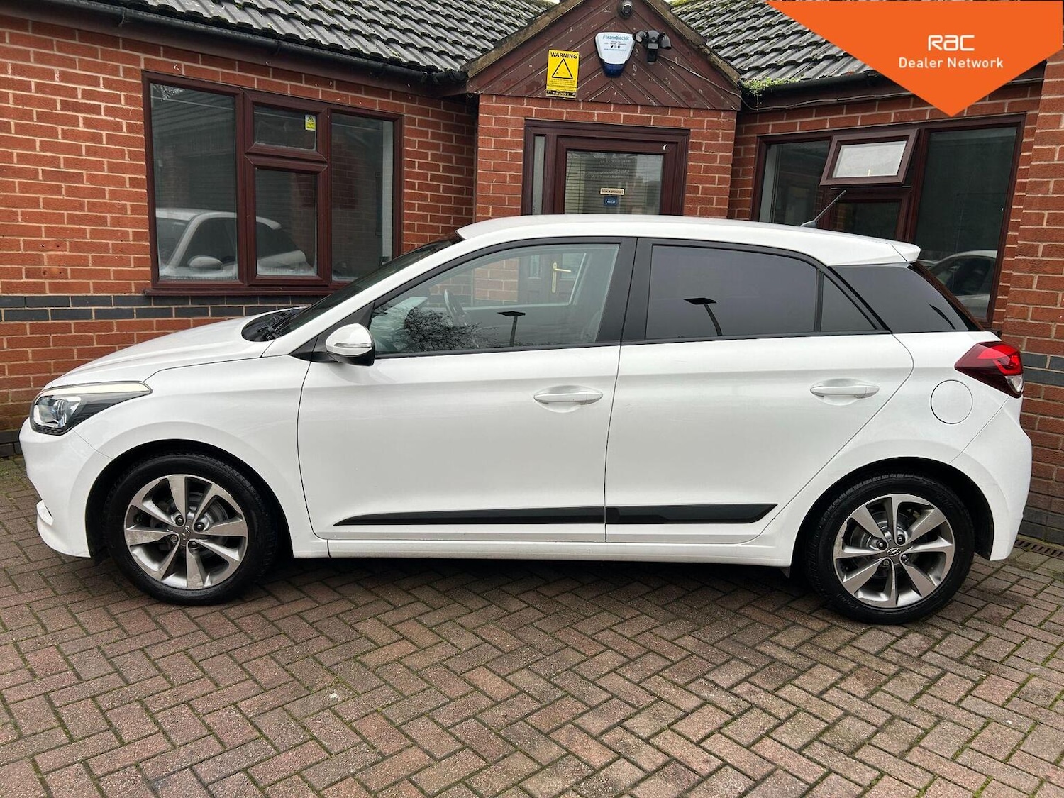 Used Hyundai i20 2015 for sale - 76911002: Photo 5