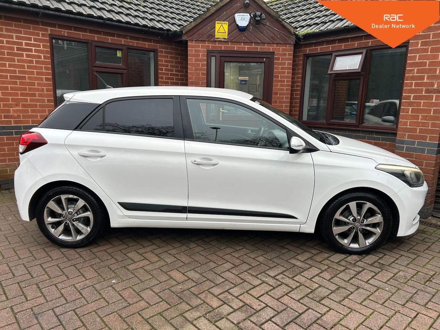 Used Hyundai i20 2015 for sale - 76911002: Photo 6