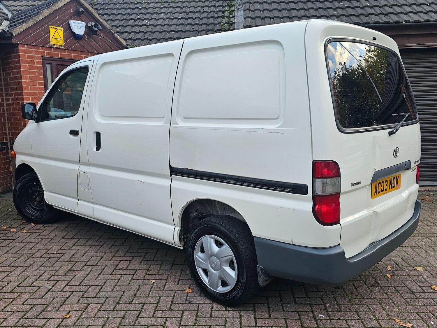 Used Toyota HiAce 2003 for sale - 76497587: Photo 3
