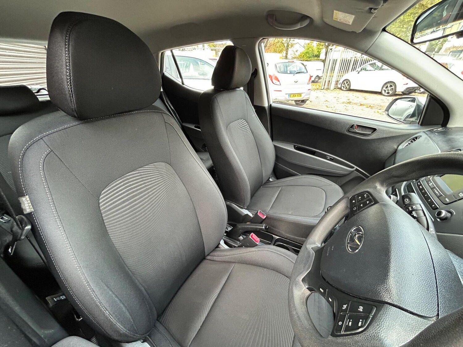 Used Hyundai i10 2017 for sale - 76497559: Photo 10