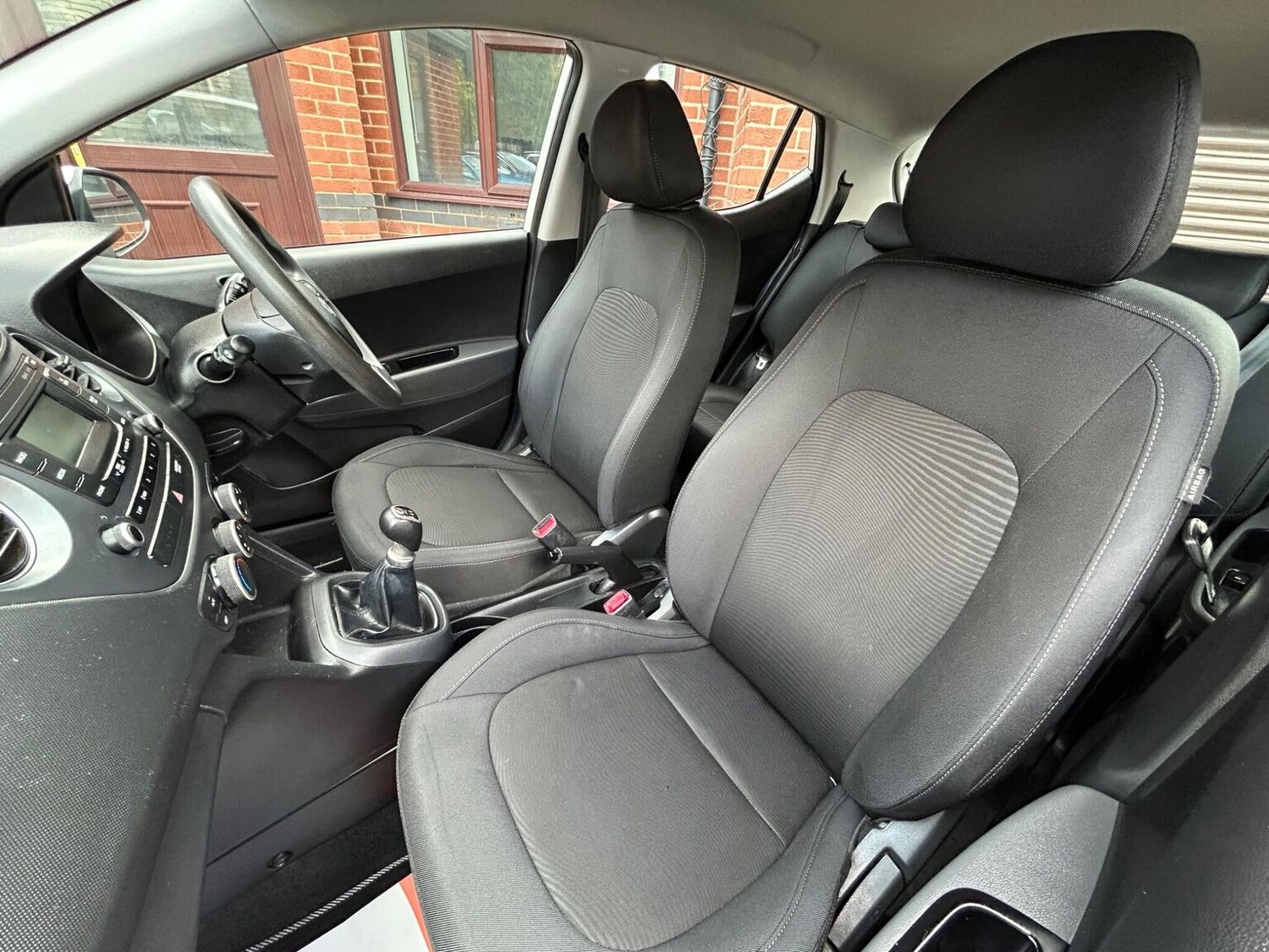 Used Hyundai i10 2017 for sale - 76497559: Photo 14