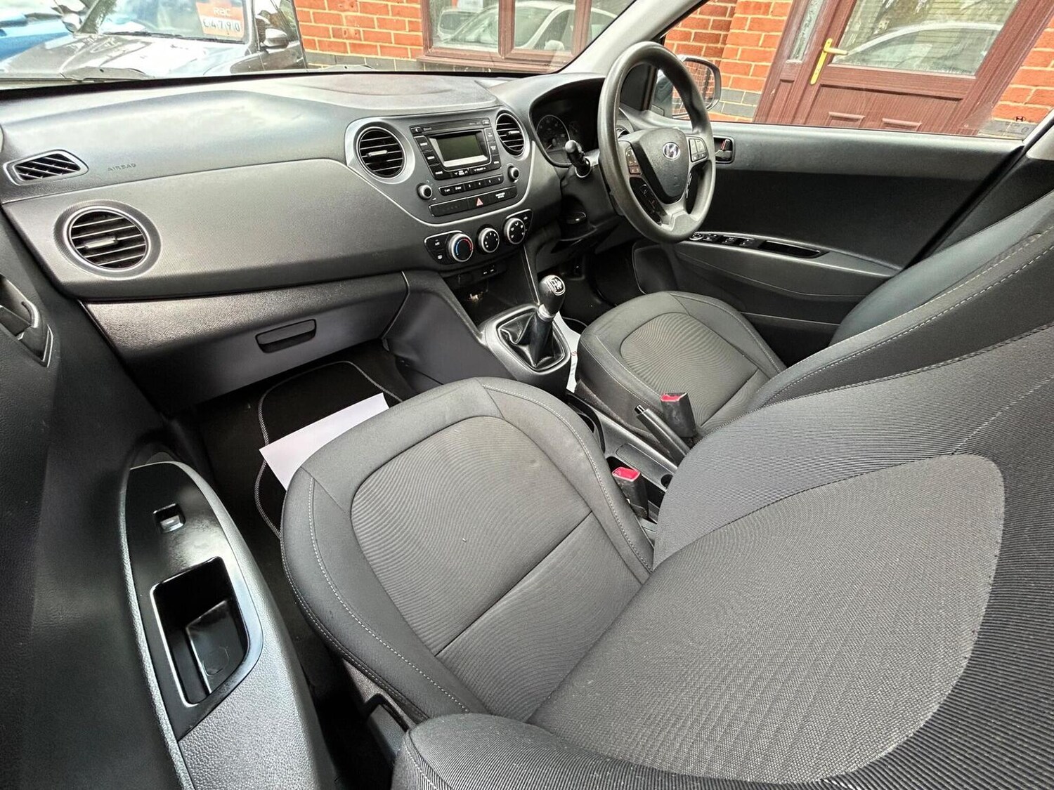 Used Hyundai i10 2017 for sale - 76497559: Photo 16