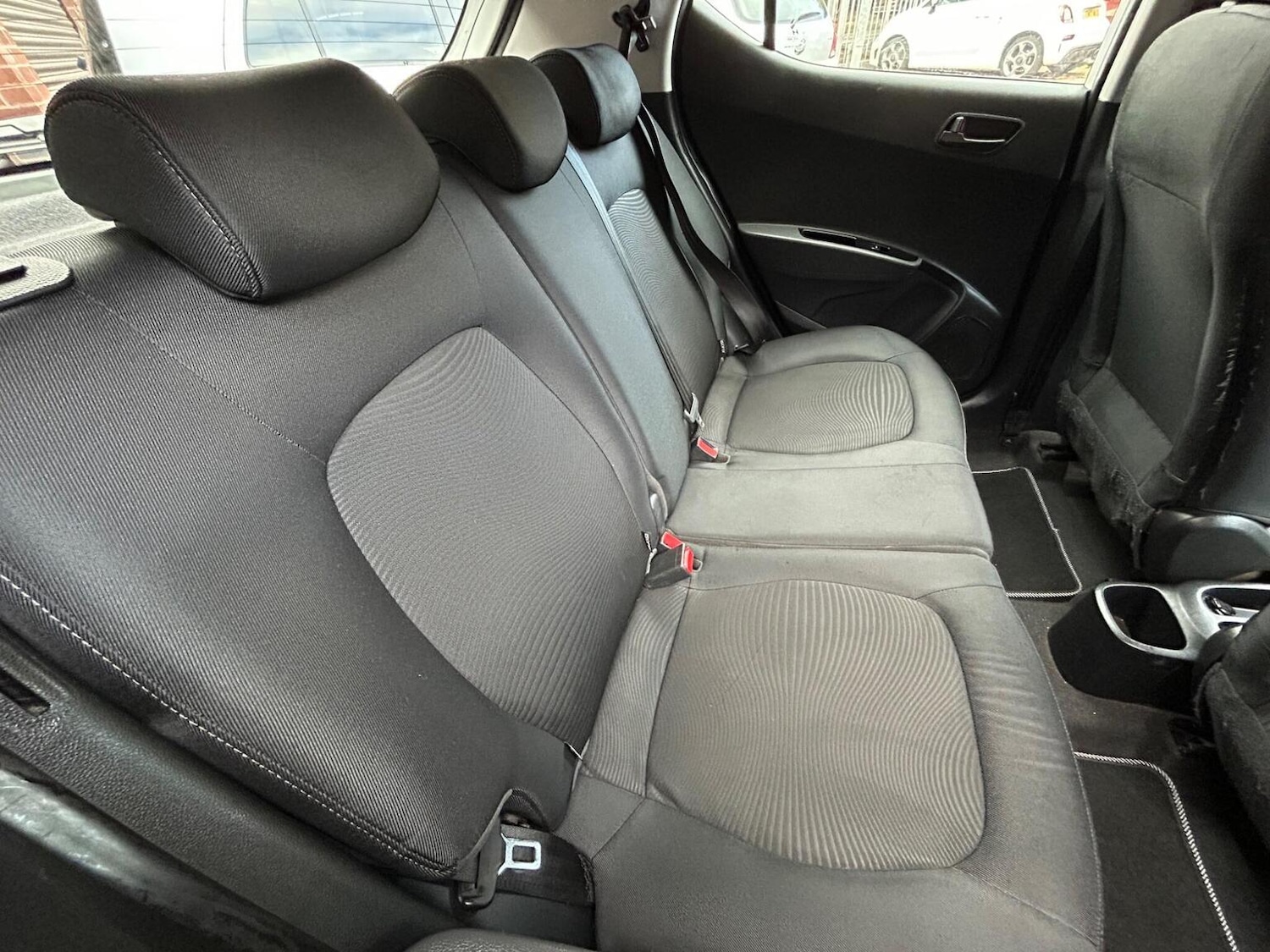 Used Hyundai i10 2017 for sale - 76497559: Photo 18