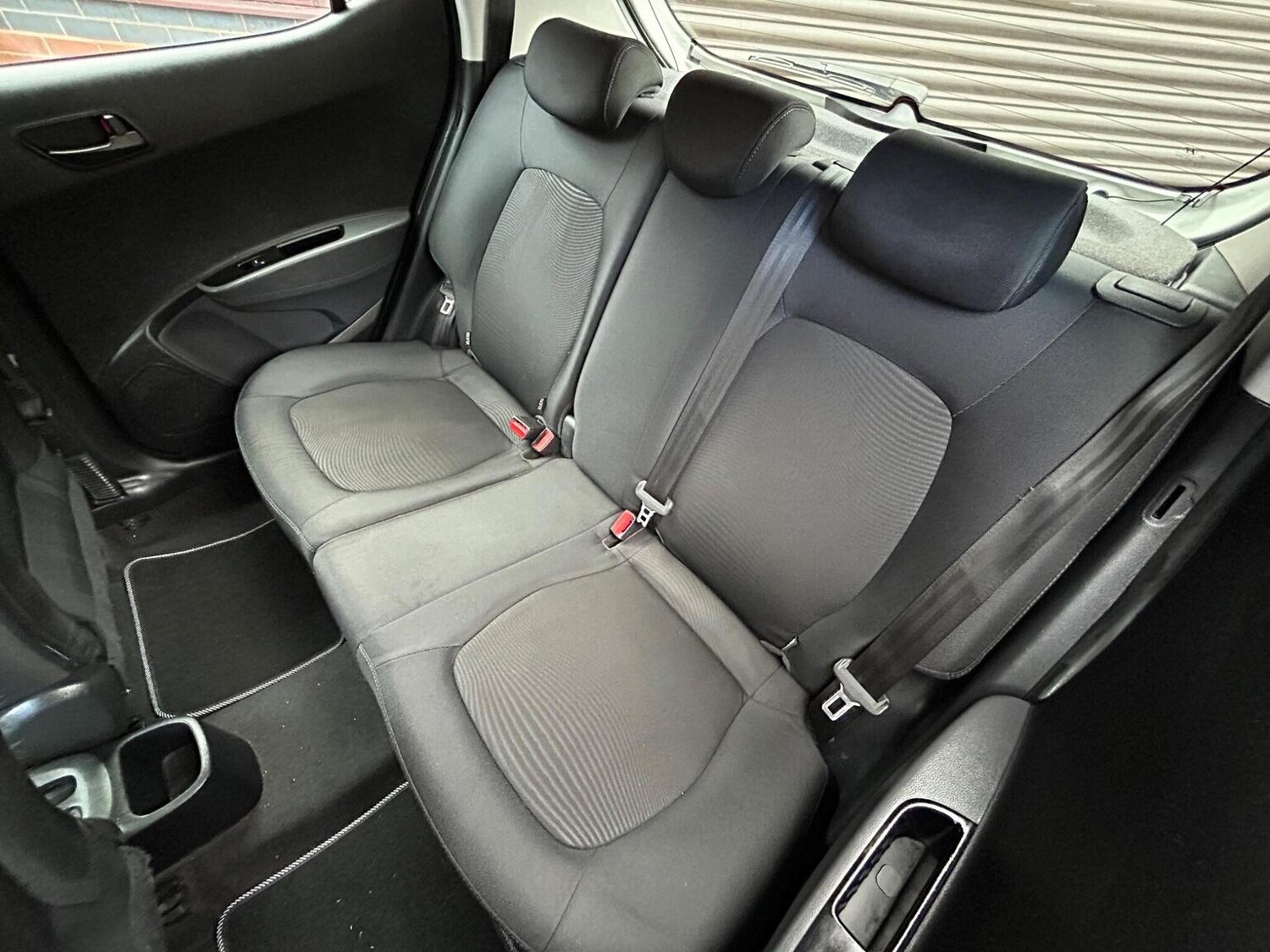 Used Hyundai i10 2017 for sale - 76497559: Photo 21