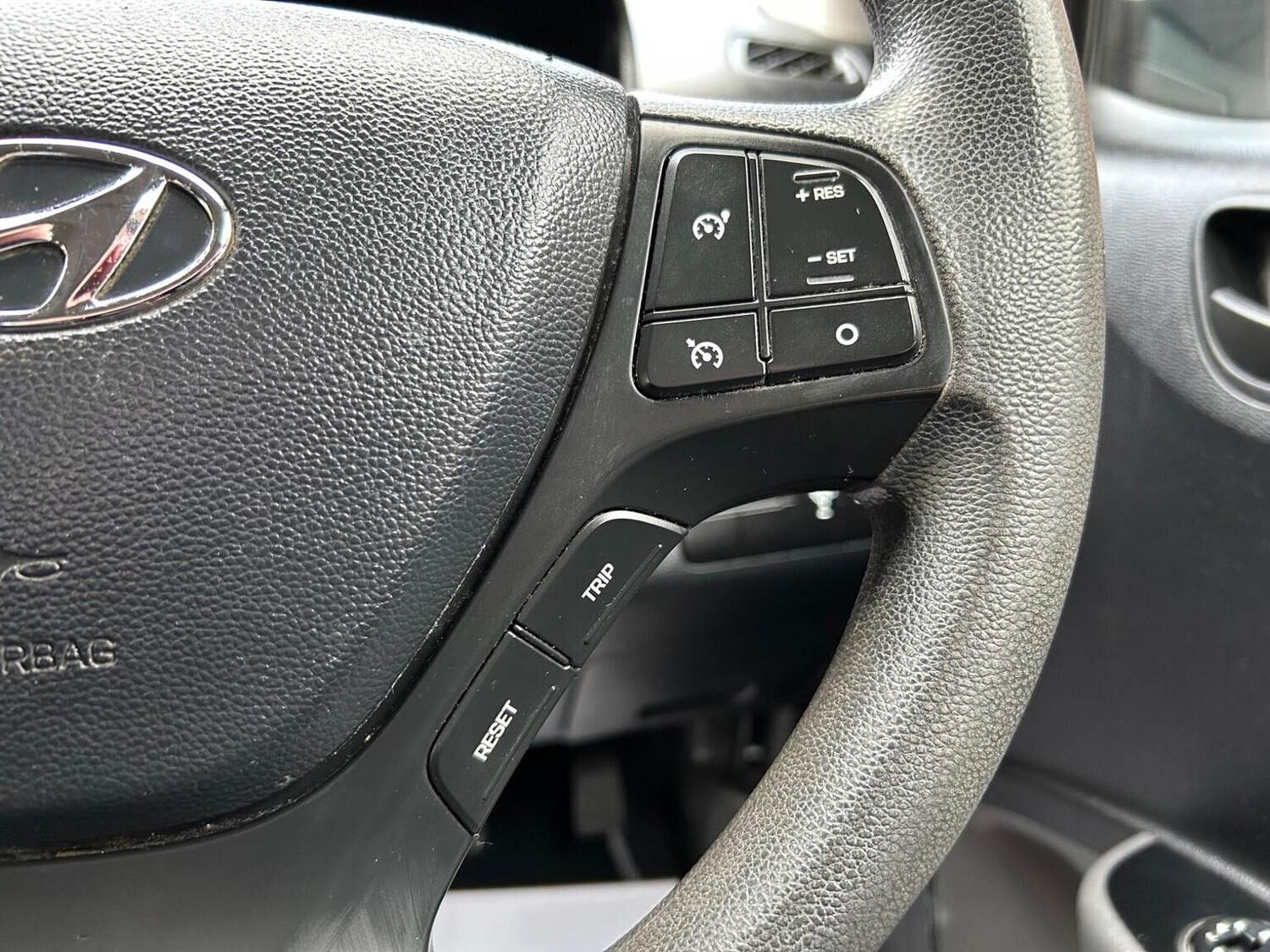 Used Hyundai i10 2017 for sale - 76497559: Photo 27