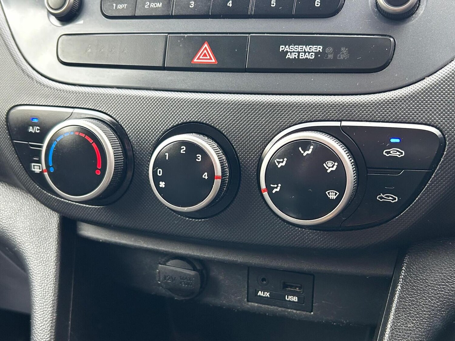 Used Hyundai i10 2017 for sale - 76497559: Photo 28