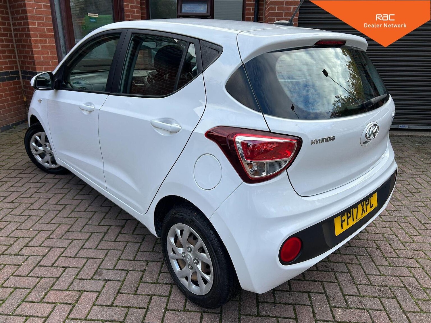 Used Hyundai i10 2017 for sale - 76497559: Photo 3