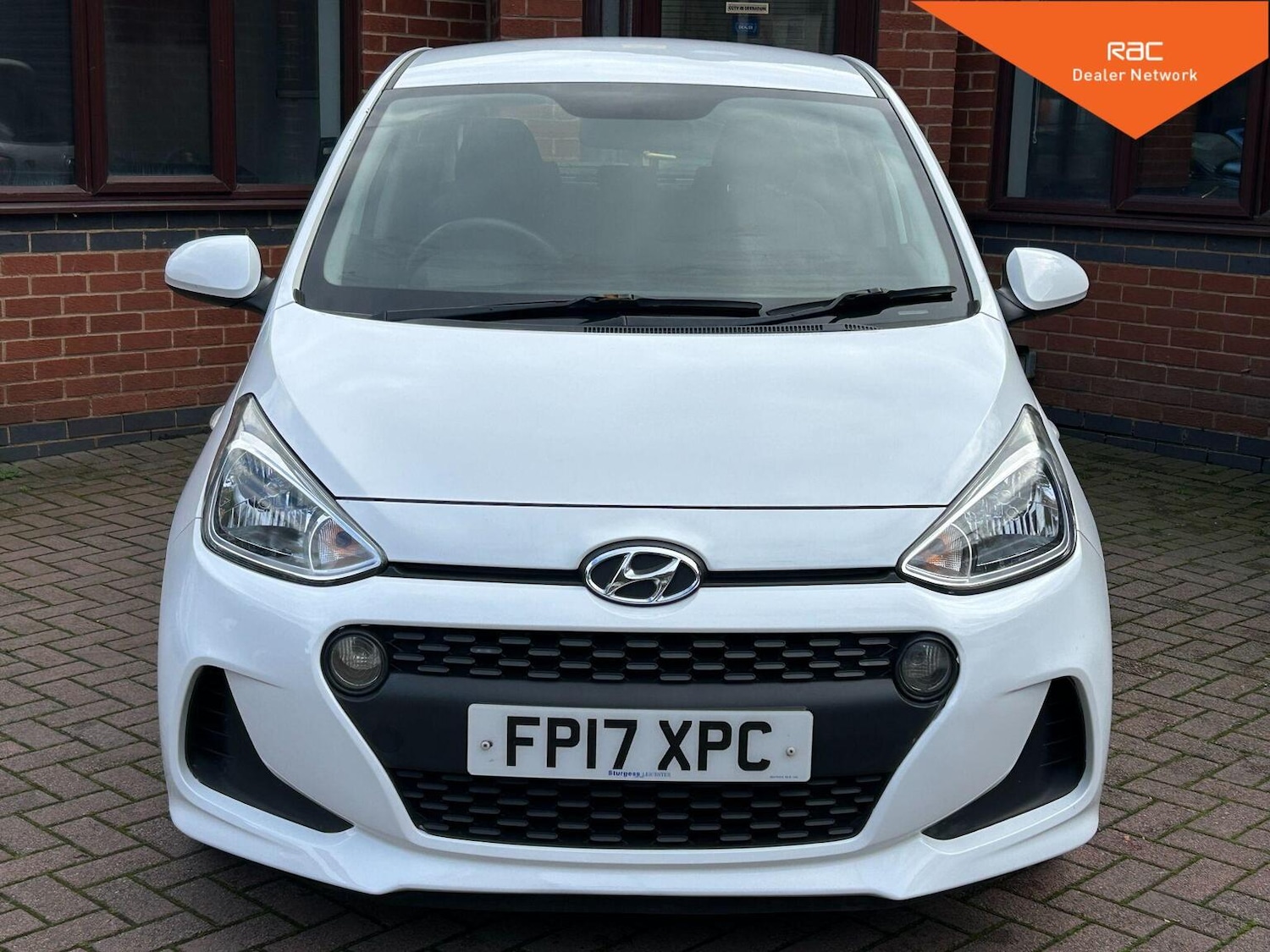 Used Hyundai i10 2017 for sale - 76497559: Photo 4
