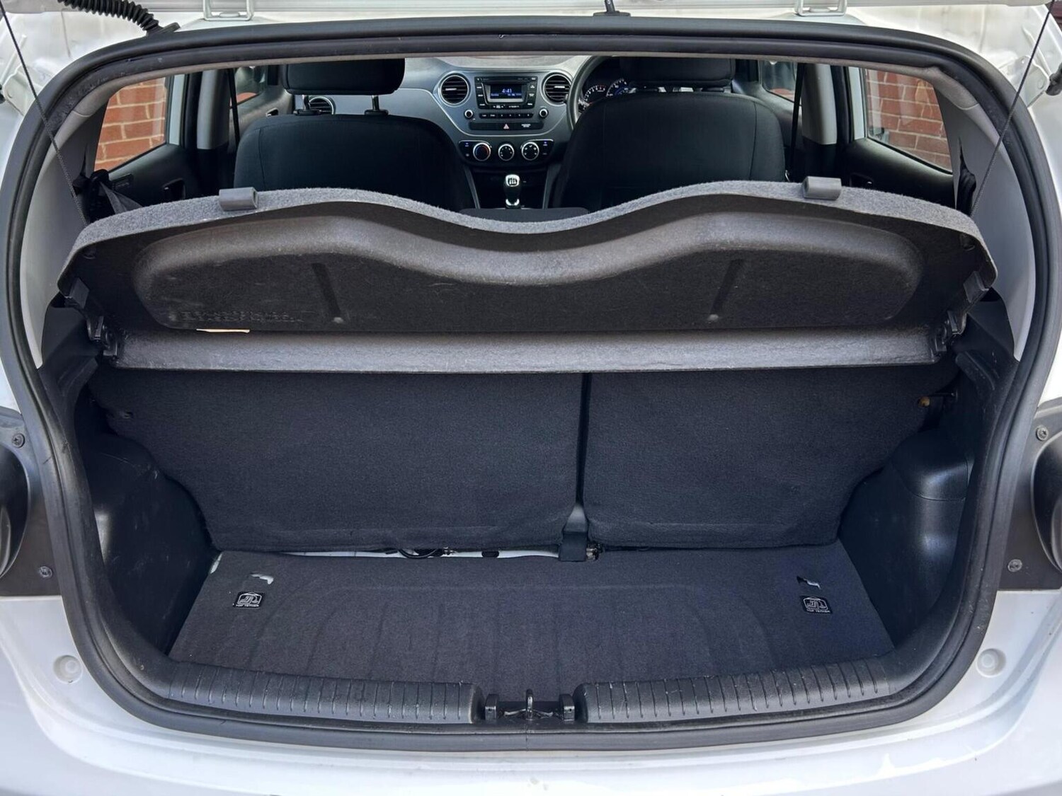 Used Hyundai i10 2017 for sale - 76497559: Photo 8