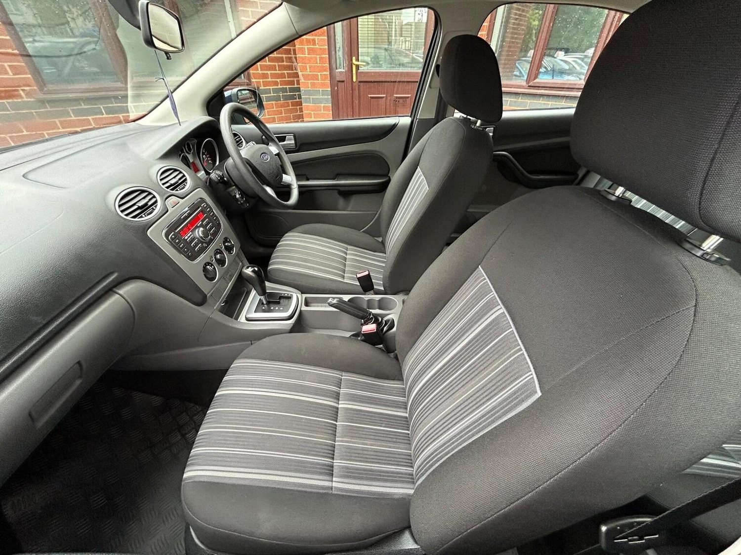 Used Ford Focus 2010 for sale - 76497449: Photo 12