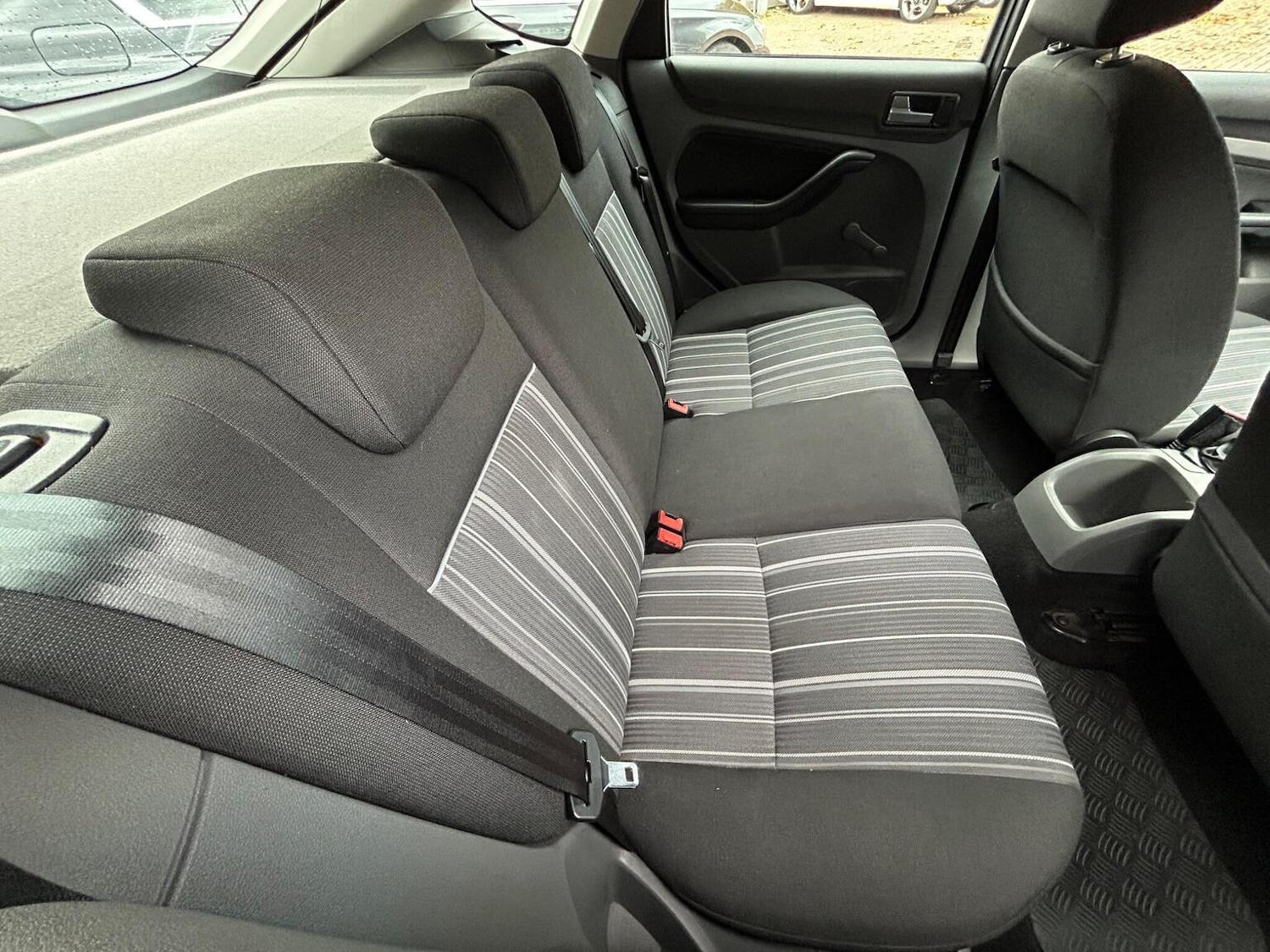 Used Ford Focus 2010 for sale - 76497449: Photo 17