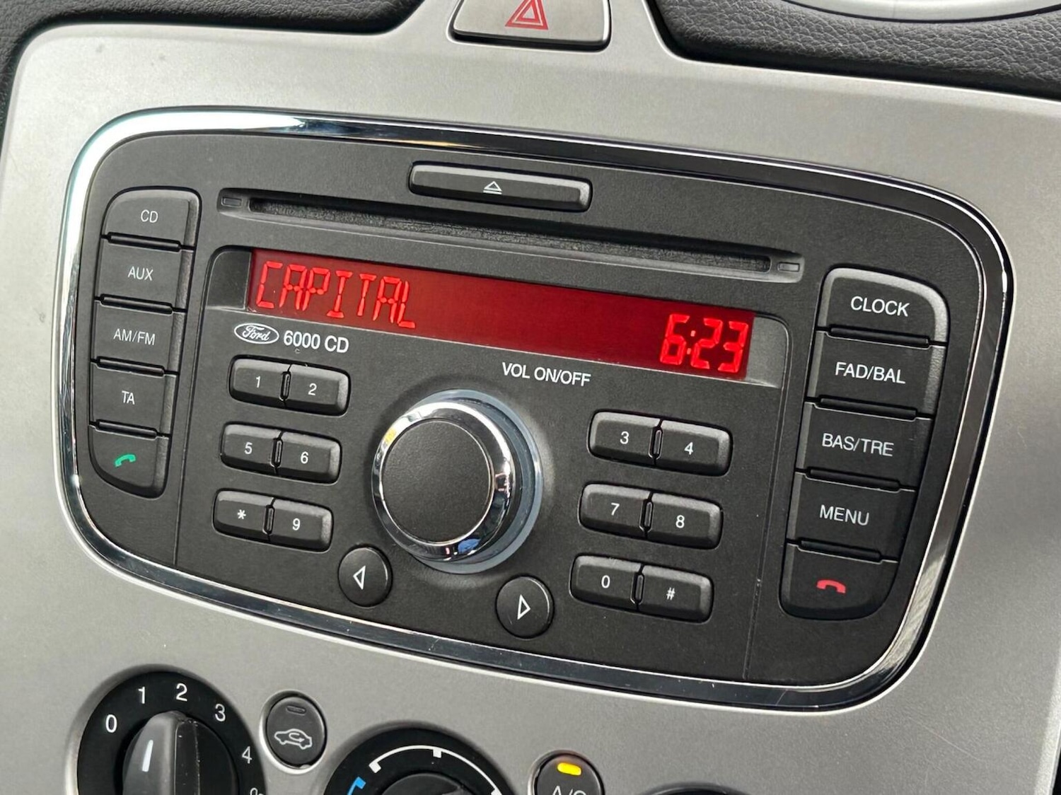 Used Ford Focus 2010 for sale - 76497449: Photo 23