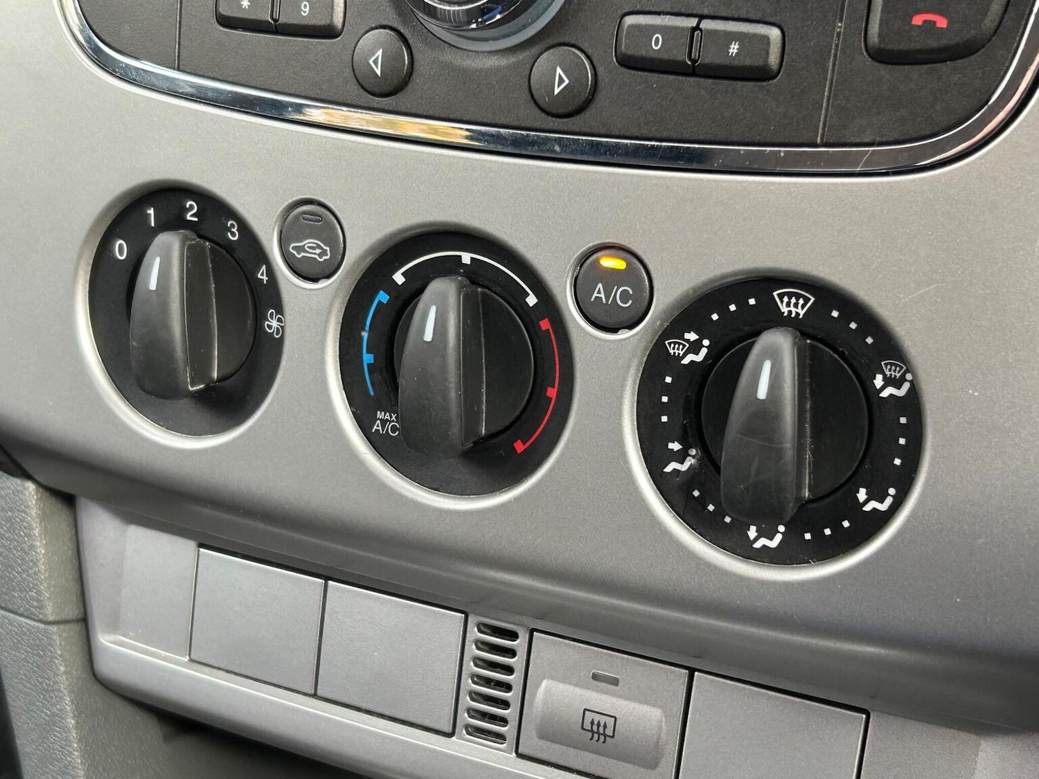 Used Ford Focus 2010 for sale - 76497449: Photo 24