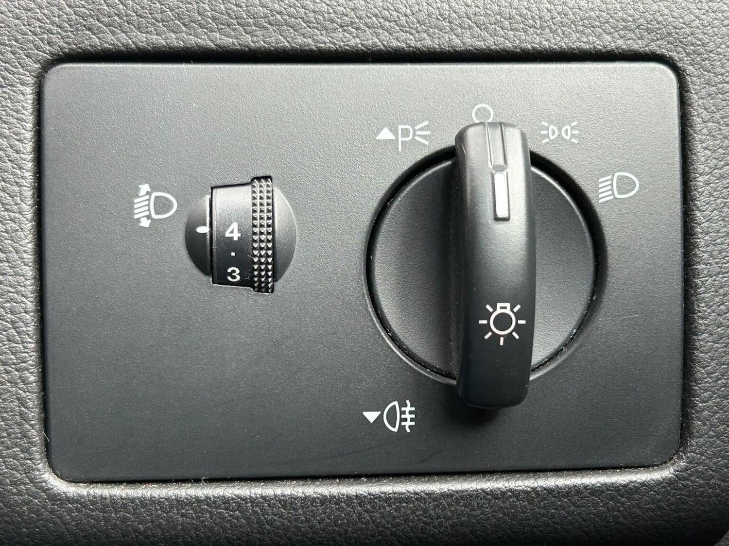 Used Ford Focus 2010 for sale - 76497449: Photo 29