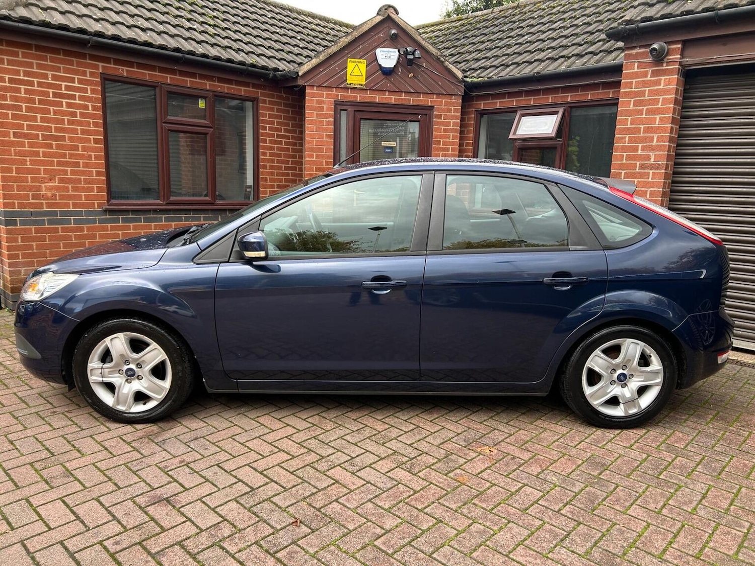 Used Ford Focus 2010 for sale - 76497449: Photo 4