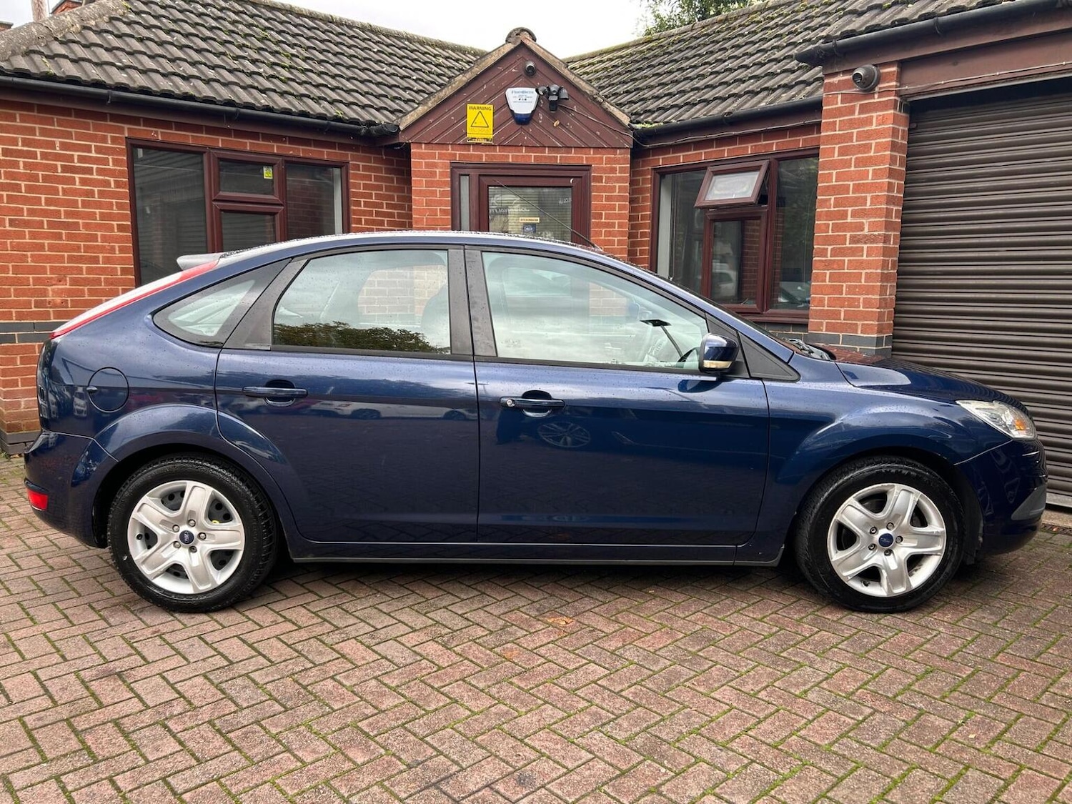 Used Ford Focus 2010 for sale - 76497449: Photo 5