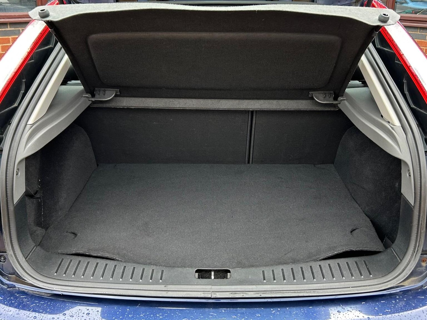 Used Ford Focus 2010 for sale - 76497449: Photo 7