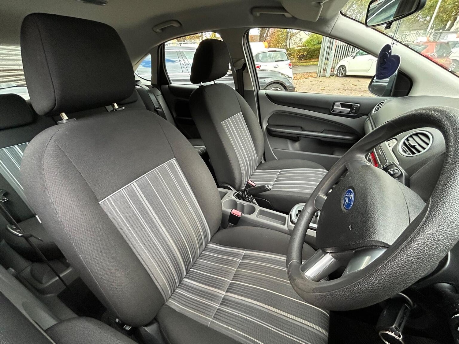 Used Ford Focus 2010 for sale - 76497449: Photo 9