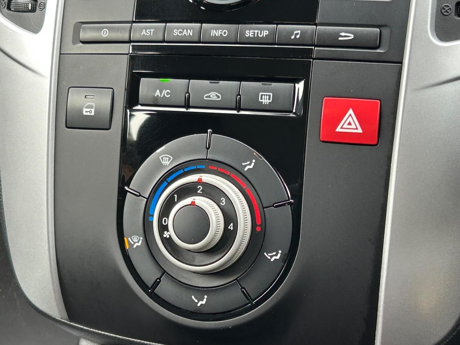 Used Kia Venga 2013 for sale - 78168877: Photo 26