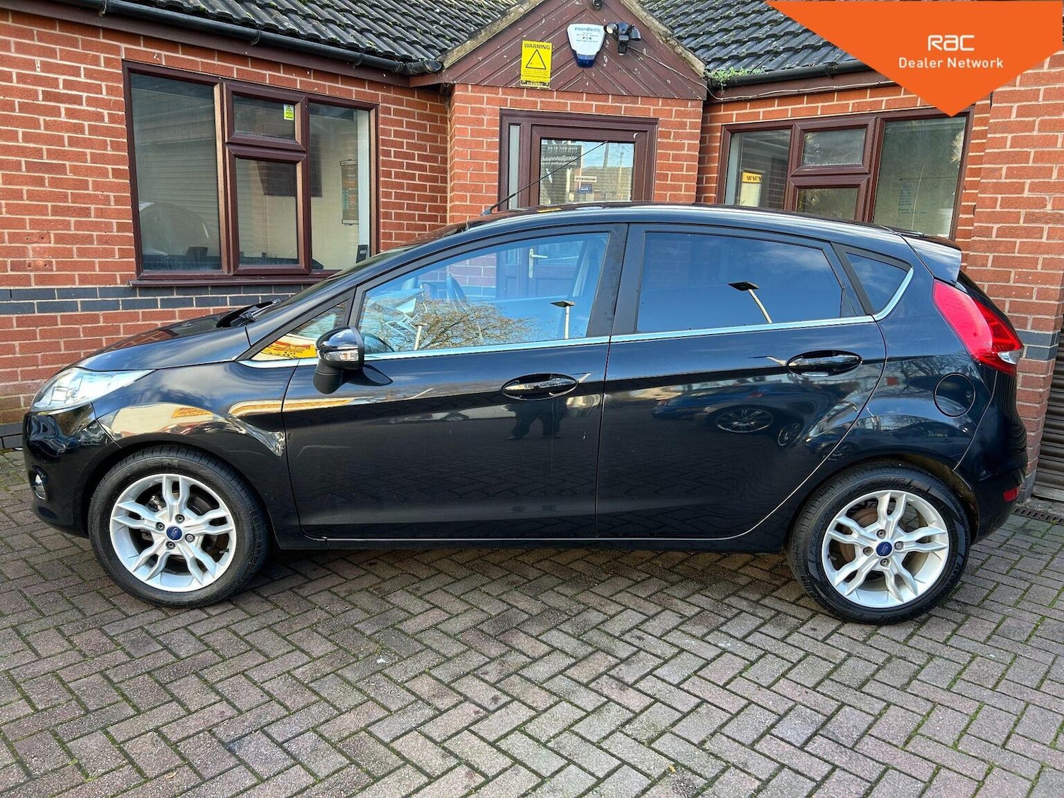 Used Ford Fiesta 2010 for sale - 76863874: Photo 5