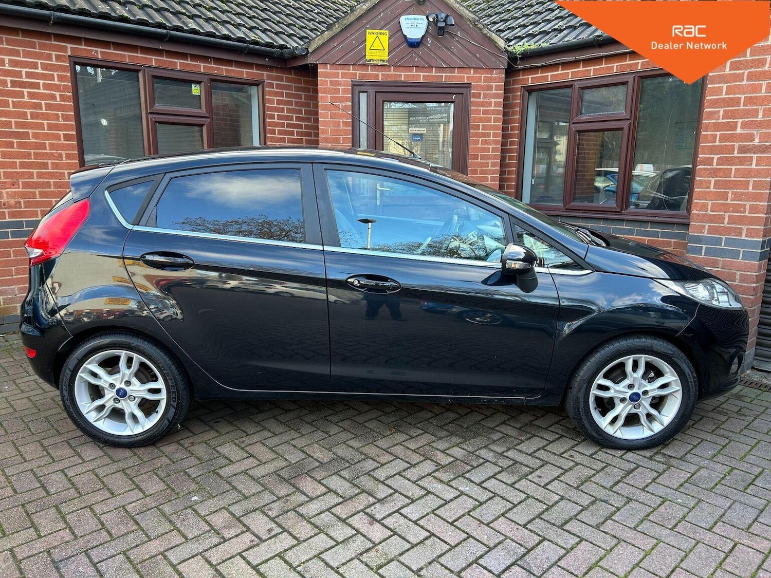 Used Ford Fiesta 2010 for sale - 76863874: Photo 6