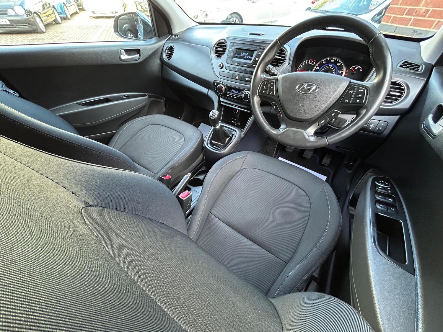 Used Hyundai i10 2017 for sale - 77258559: Photo 12