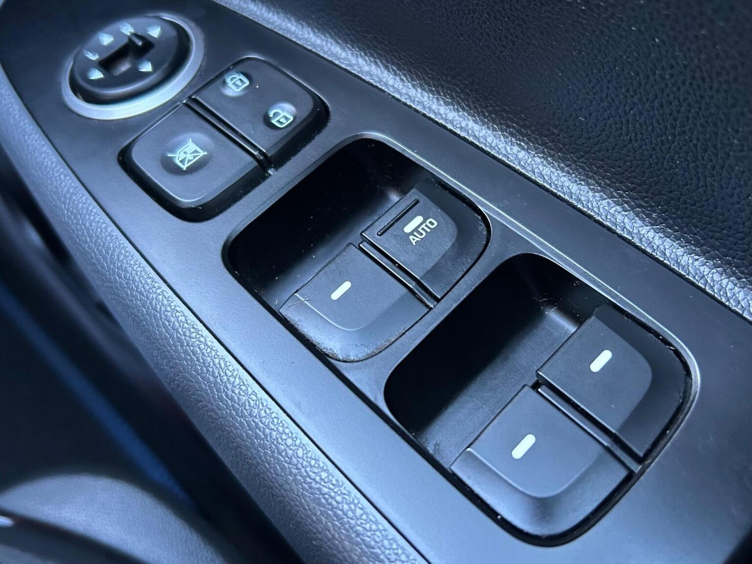 Used Hyundai i10 2017 for sale - 77258559: Photo 30