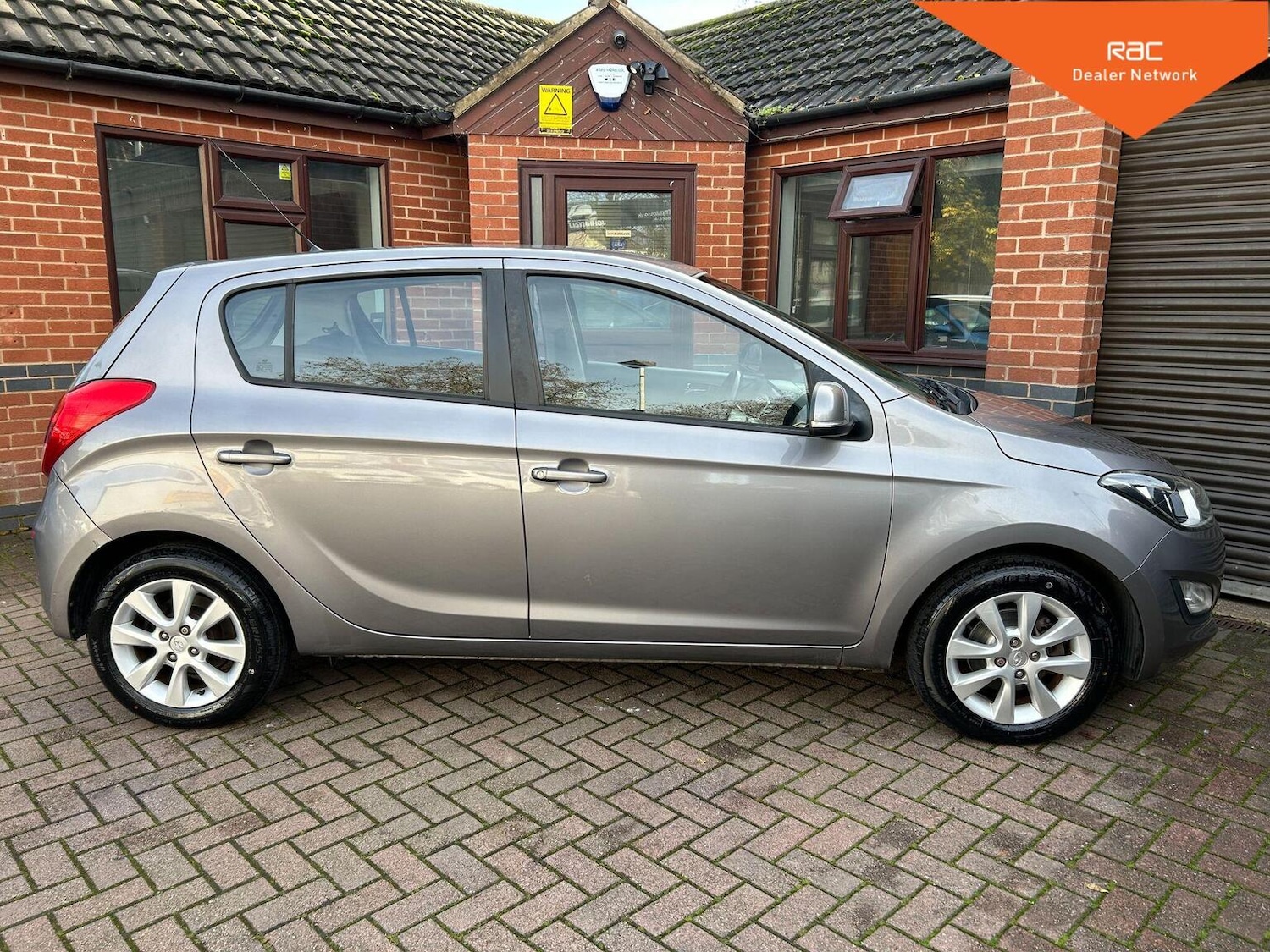 Used Hyundai i20 2014 for sale - 76547776: Photo 6