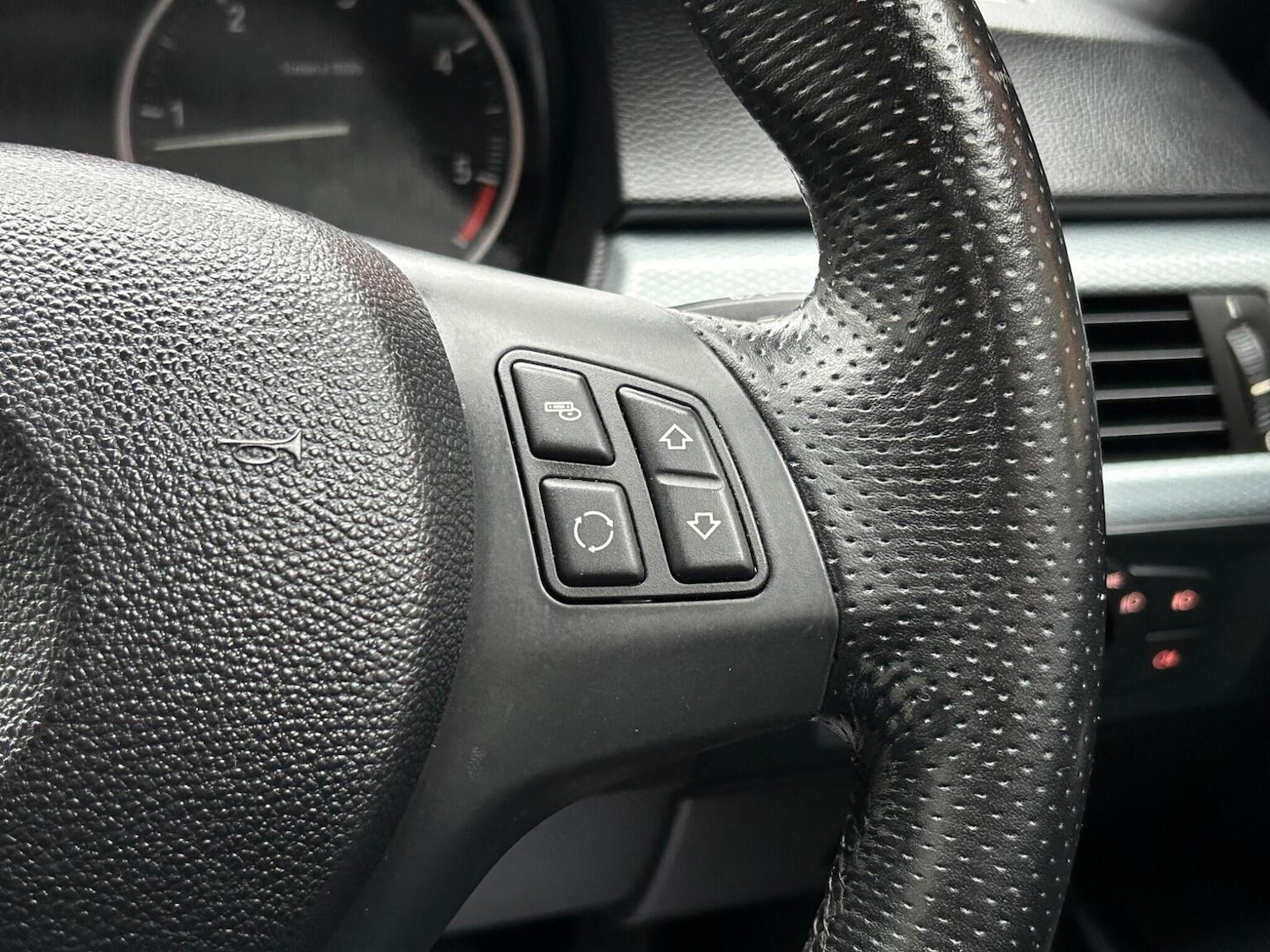 Used BMW 3 Series 2011 for sale - 76497549: Photo 27