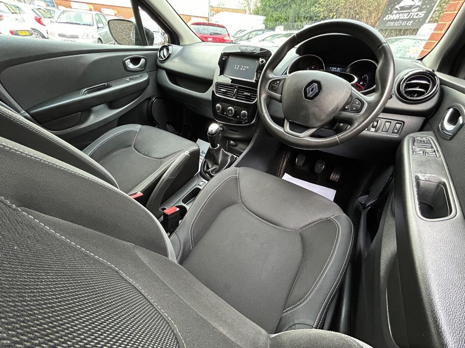 Used Renault Clio 2018 for sale - 76830398: Photo 12