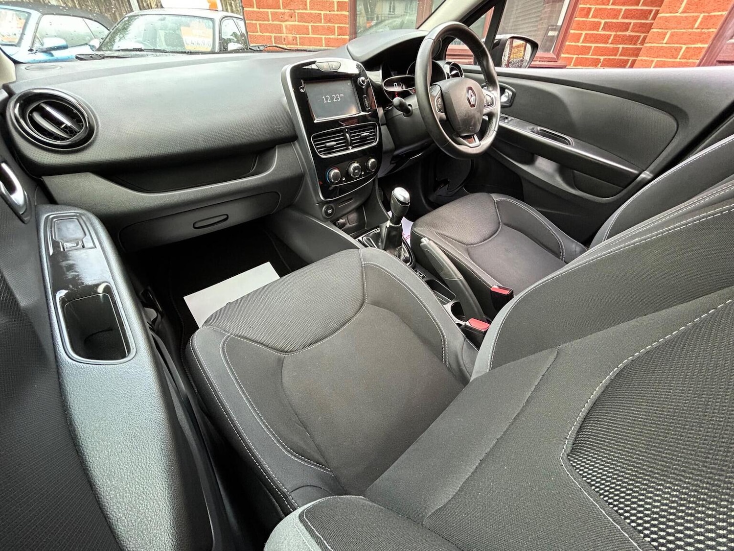 Used Renault Clio 2018 for sale - 76830398: Photo 16