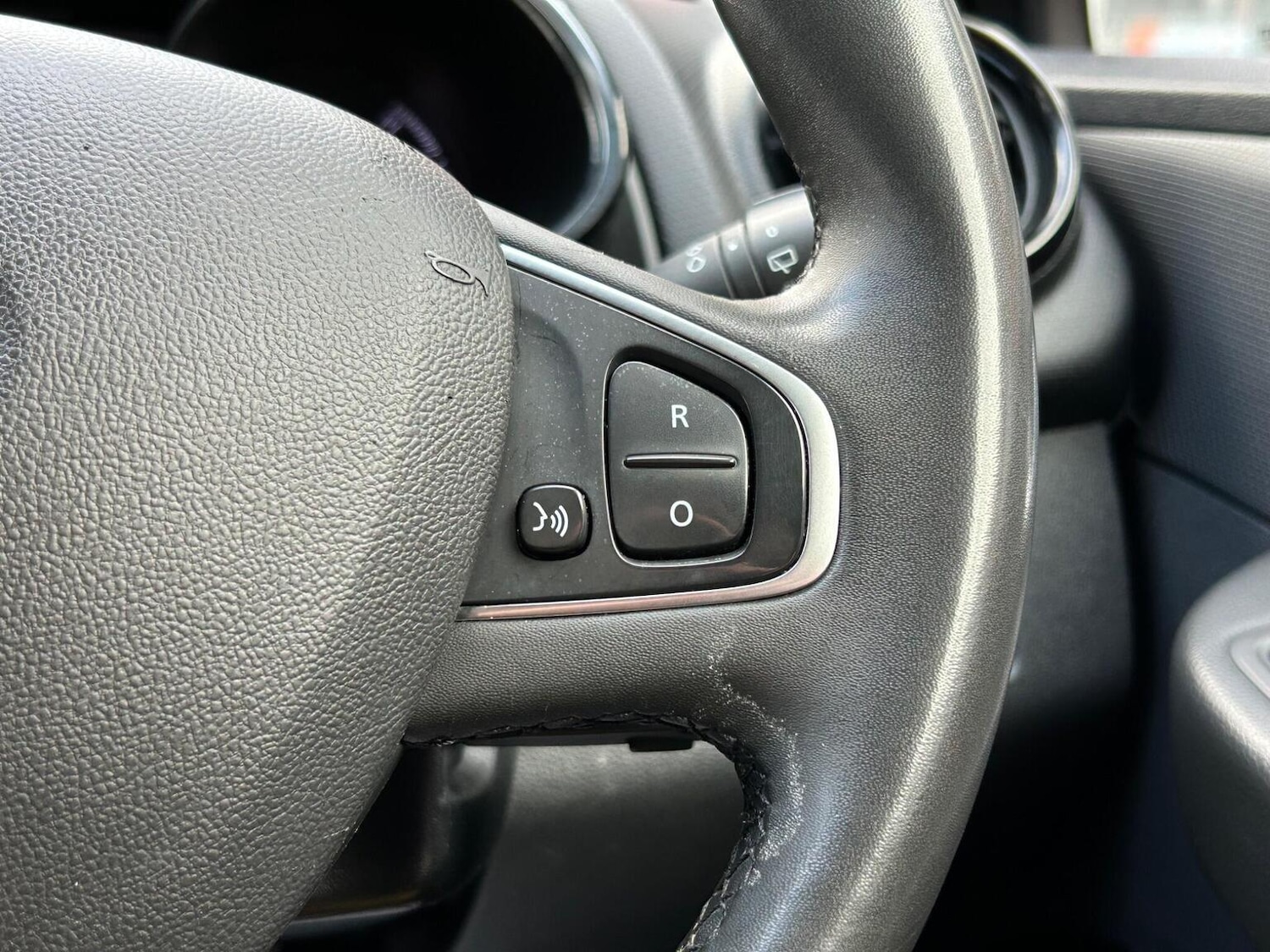 Used Renault Clio 2018 for sale - 76830398: Photo 26