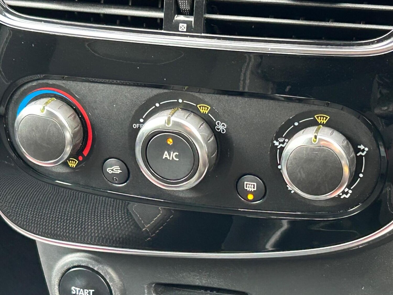 Used Renault Clio 2018 for sale - 76830398: Photo 27