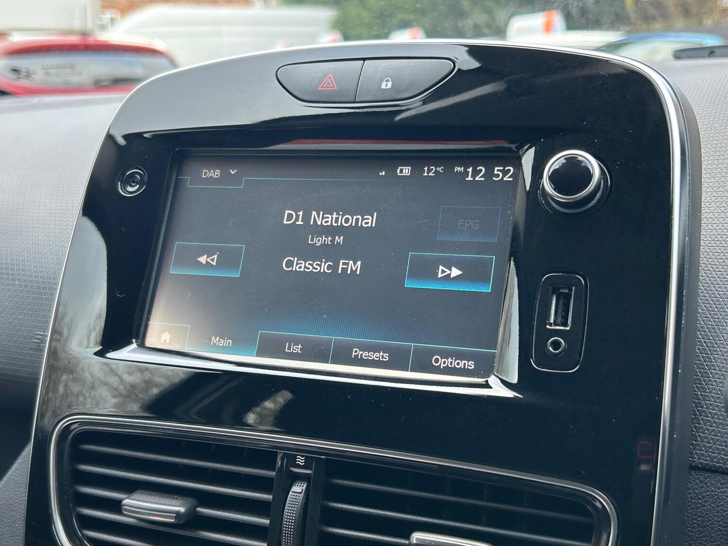 Used Renault Clio 2018 for sale - 76830398: Photo 28