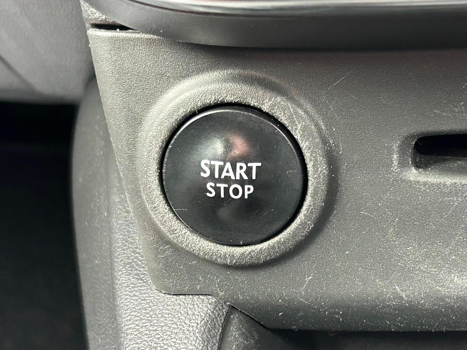 Used Renault Clio 2018 for sale - 76830398: Photo 35